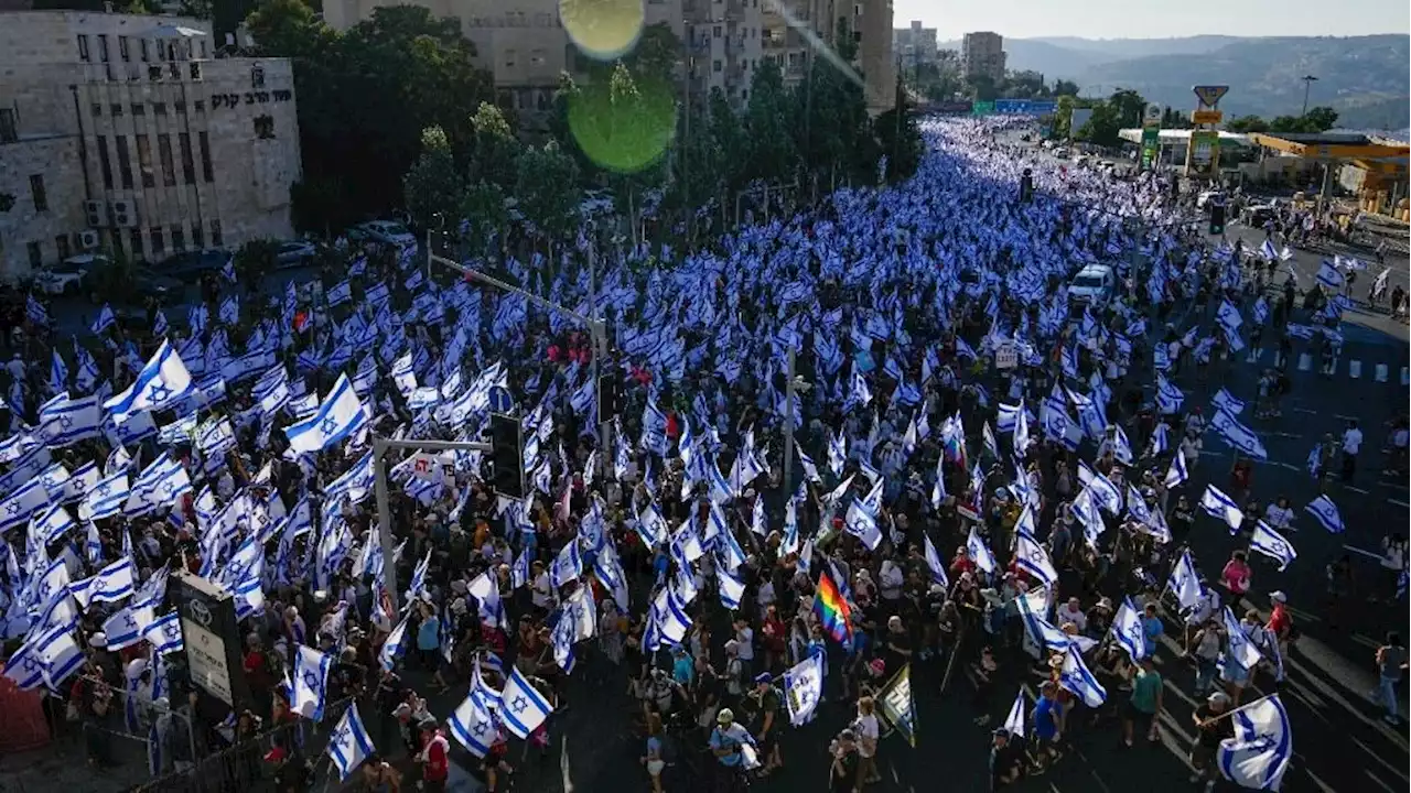 Hundreds of thousands march in Israel. Former security chiefs beg Netanyahu to halt legal overhaul