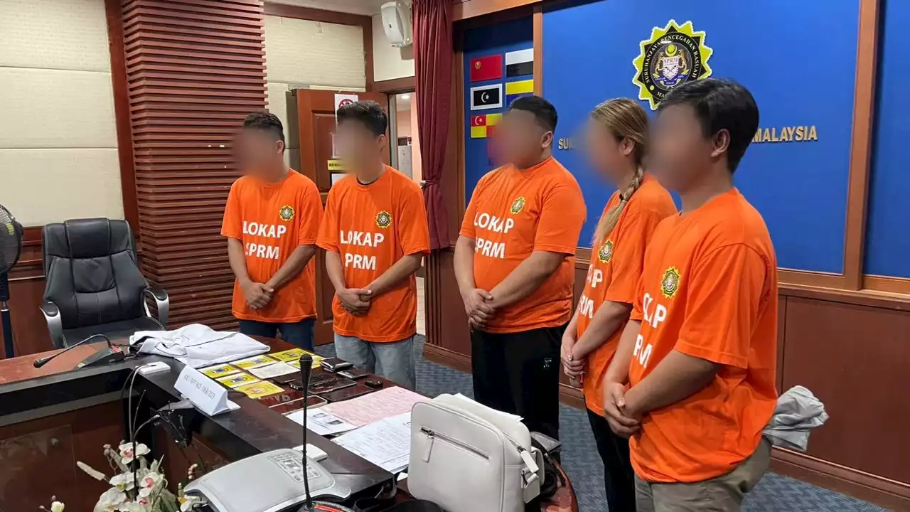 Impersonating government officials: Seven detained