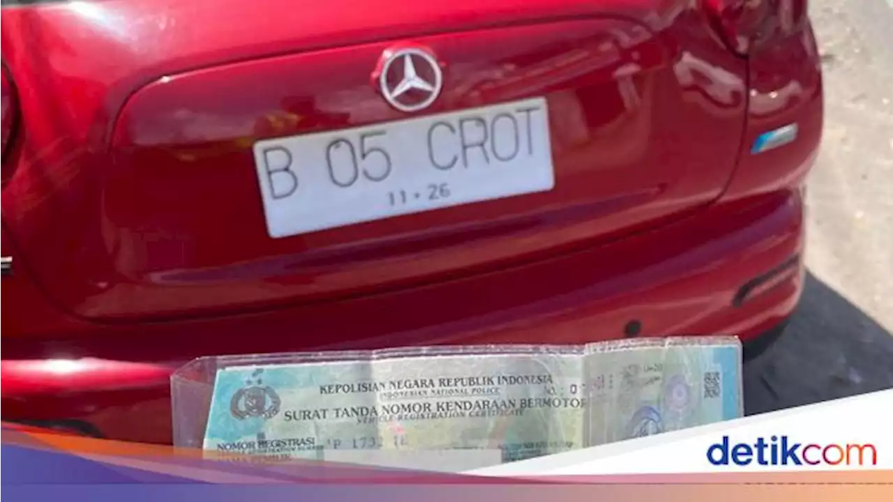 Heboh Mobil Nissan Juke Berlogo Mercy Pakai Nopol B 05 CROT di Banyuwangi