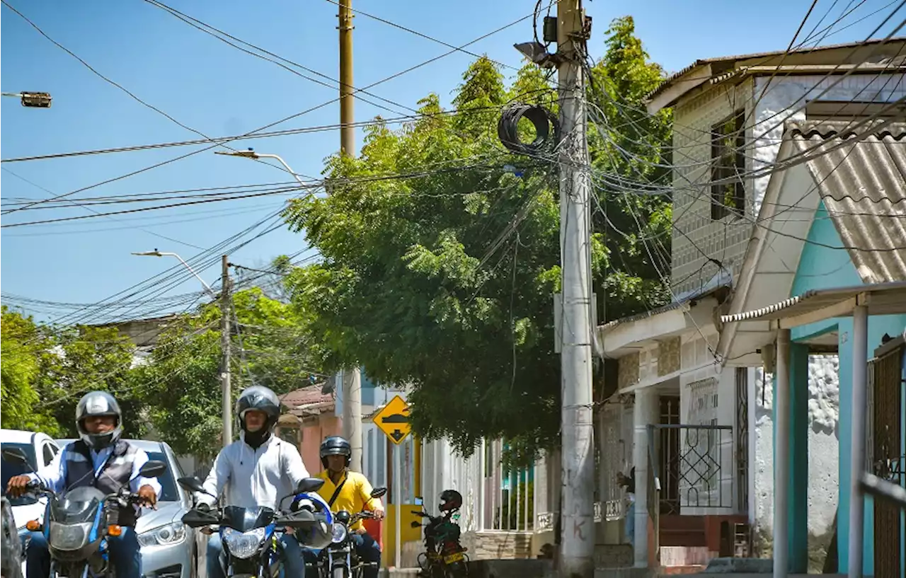 ‘Telarañas’ de cables, una problemática fuera de control en Barranquilla