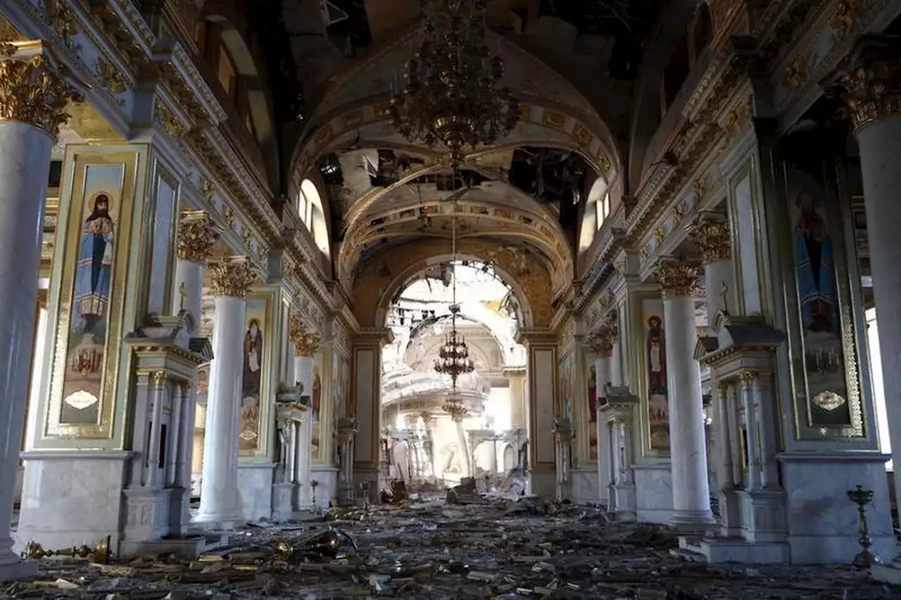 Antes e depois da catedral ucraniana patrimônio mundial arrasada por mísseis russos