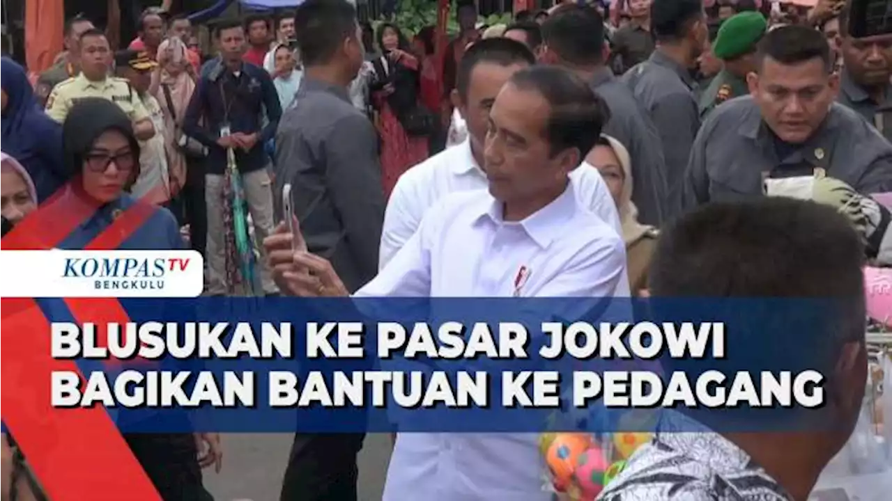 Blusukan ke Pasar Jokowi Bagikan Bantuan ke Pedagang