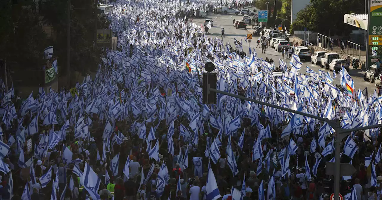 Israël : nouvelles manifestations massives contre la réforme judiciaire, Nétanyahou opéré du cœur