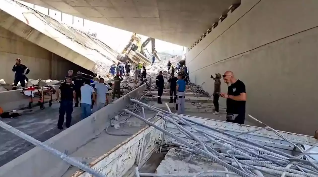 Fotogallery - Grecia, crolla un ponte a Patrasso: almeno un morto e due dispersi