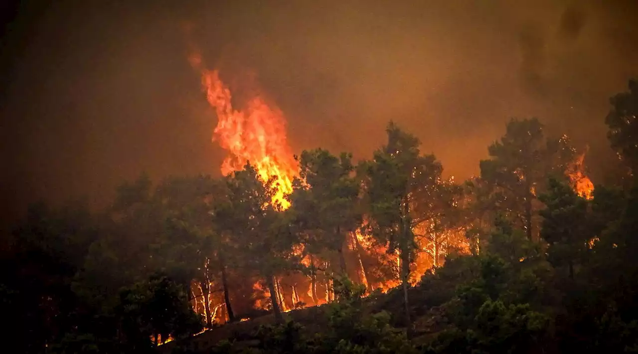 Grecia, a Rodi dichiarato lo stato di emergenza per gli incendi