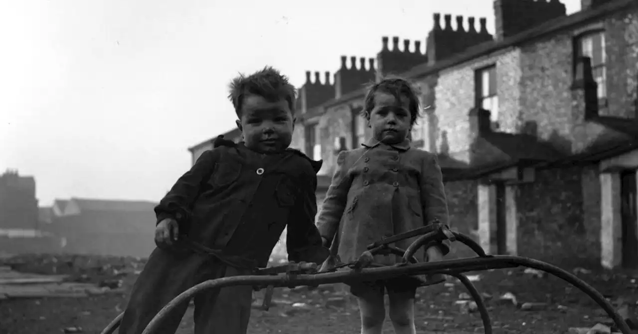 Smog, slums and rock 'n' roll - 50 photos of Manchester in the 1950s