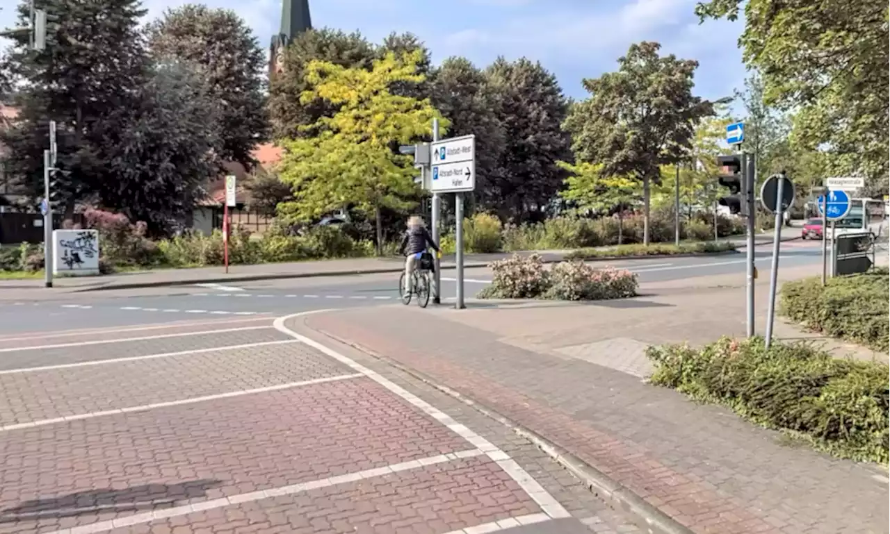 Radfahrer stürzt Böschung hinunter – Polizei macht schreckliche Entdeckung