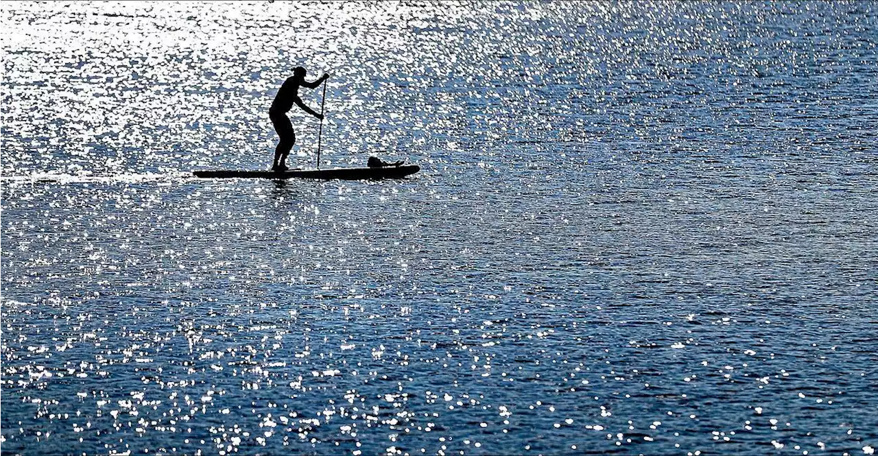 Mit Schwimmreifen und Stand-Up-Paddle: Badegäste retteten Mann aus Pichlinger See