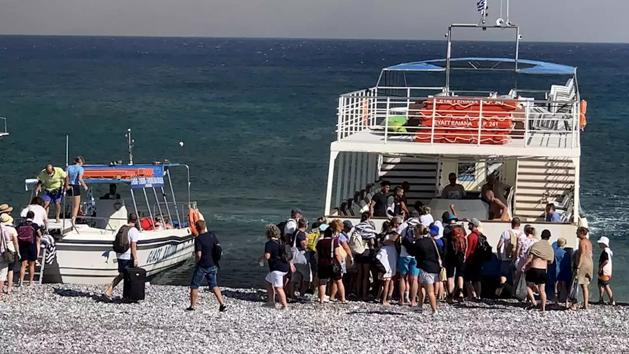 Blussen bosbranden Rhodos verloopt moeizaam, al meer dan 10.000 evacuaties