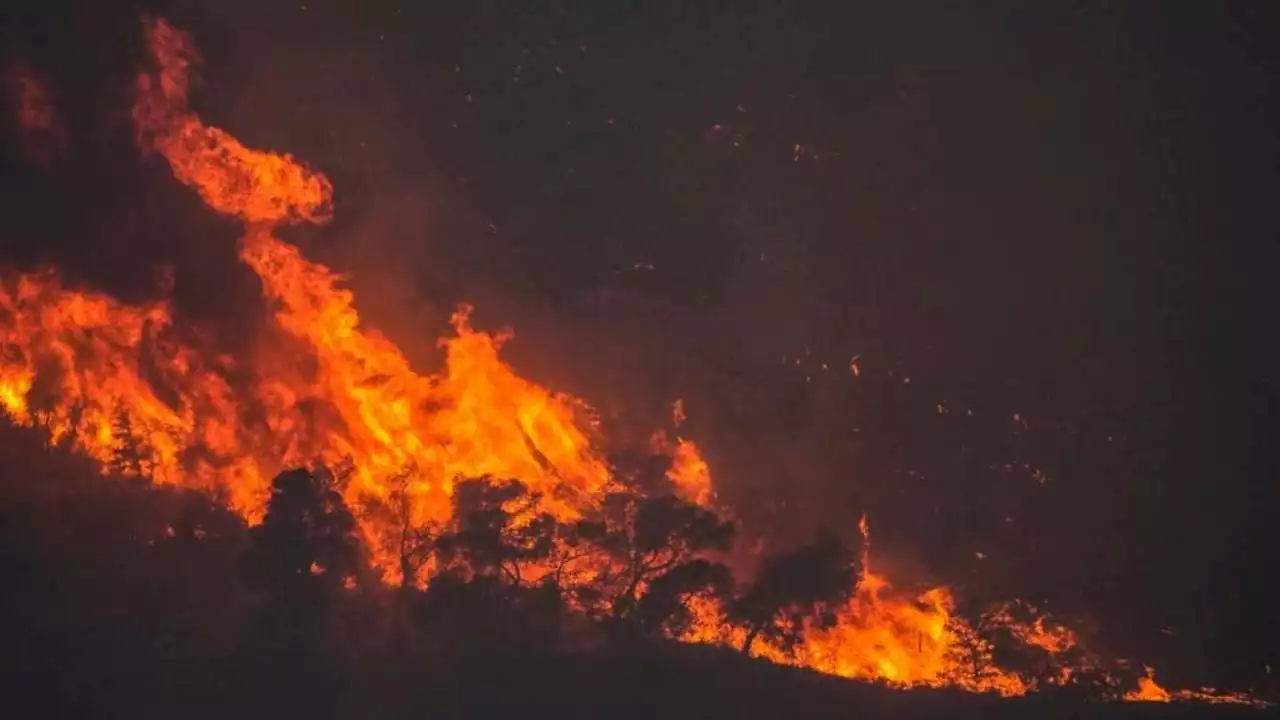 Incendio fuera de control en la isla griega de Rodas