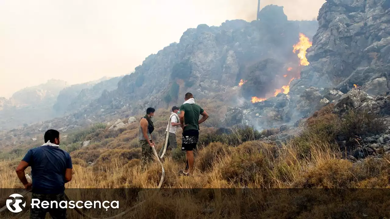 Embaixada de Atenas segue situação dos portugueses em Rodes - Renascença