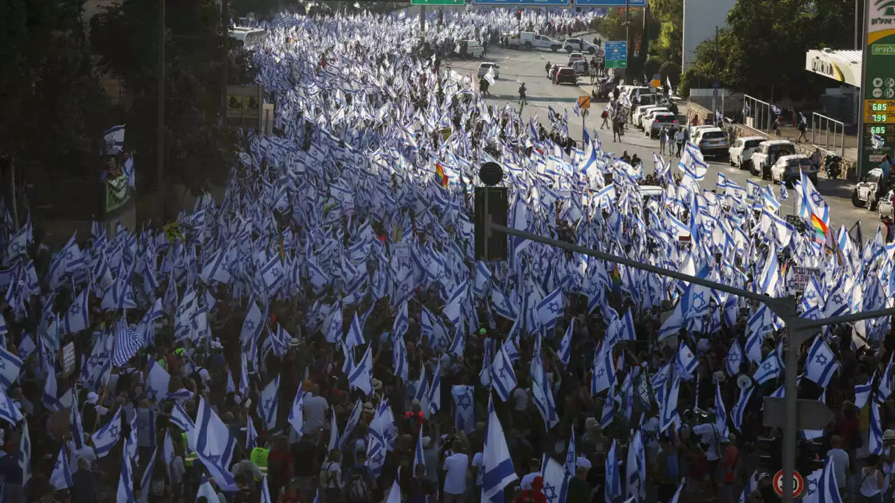 Israël: des dizaines de milliers de personnes manifestent avant un vote crucial sur la réforme judiciaire