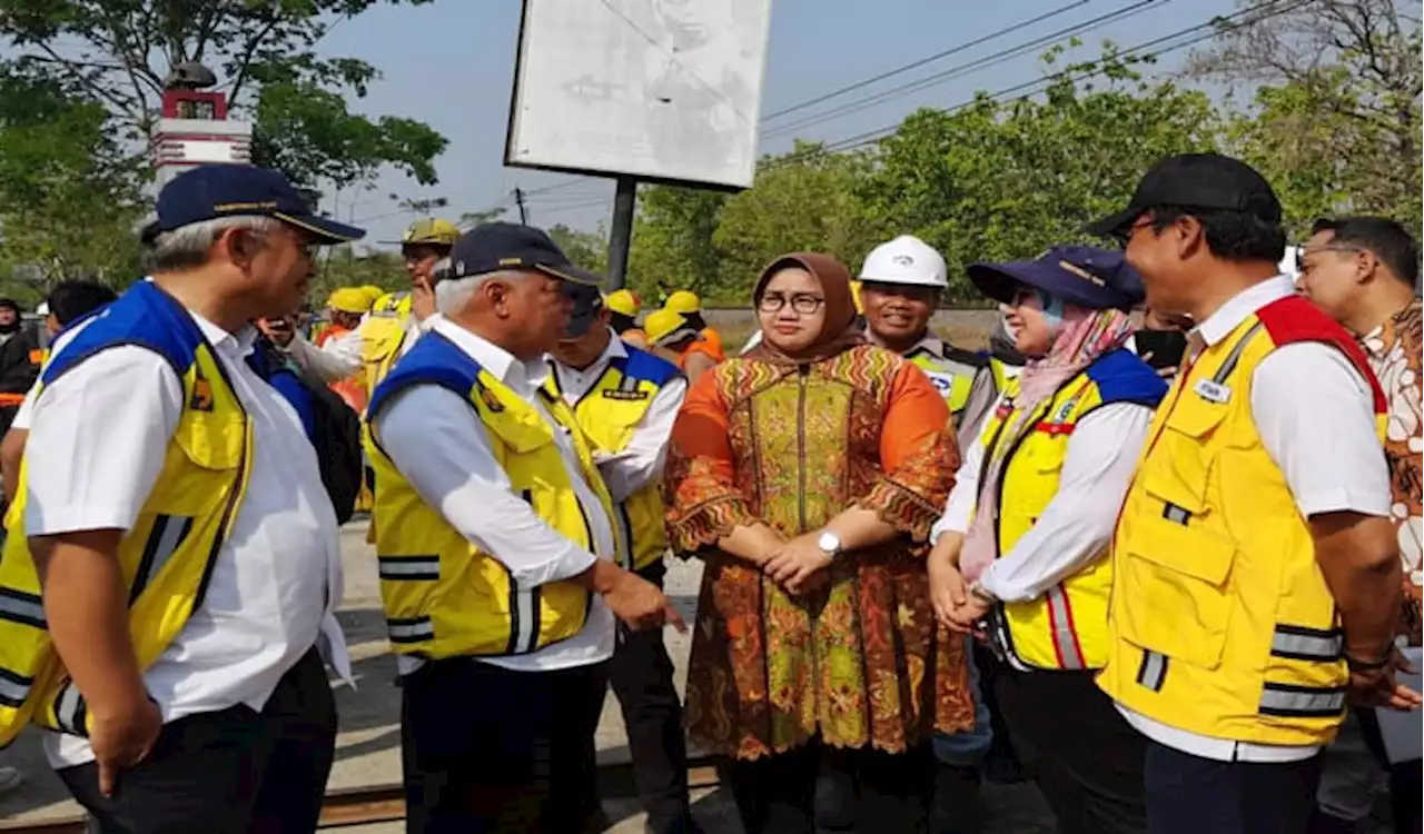 Bupati Yuni Lobi Presiden Jokowi Tuntaskan 3 Paket Jalan Rusak di Sragen