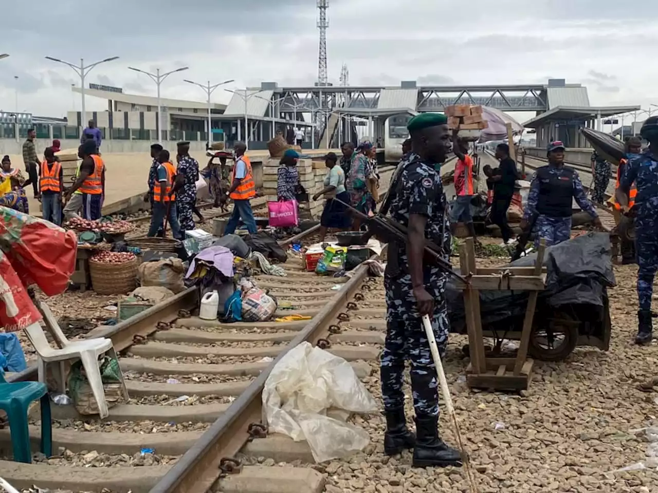 Lagos taskforce clears makeshift markets along Agege railway corridor | TheCable