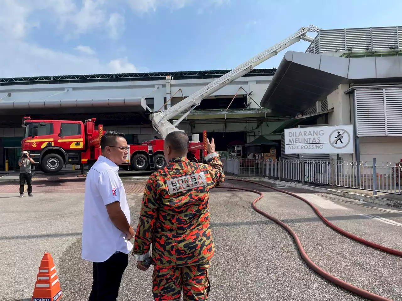 Peniaga Larkin Sentral terjejas kebakaran terima sumbangan RM5,000