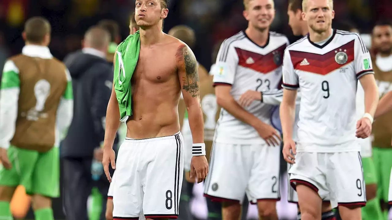 WM-Held Mesut Özil schockiert mit faschistischem Tattoo