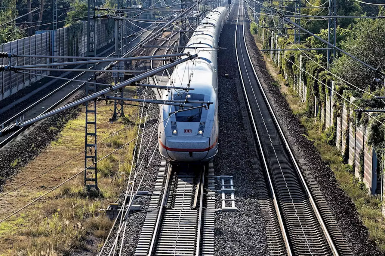 Bahn: ICE auf Berlin-Strecke geräumt, Behinderte müssen im Zug bleiben