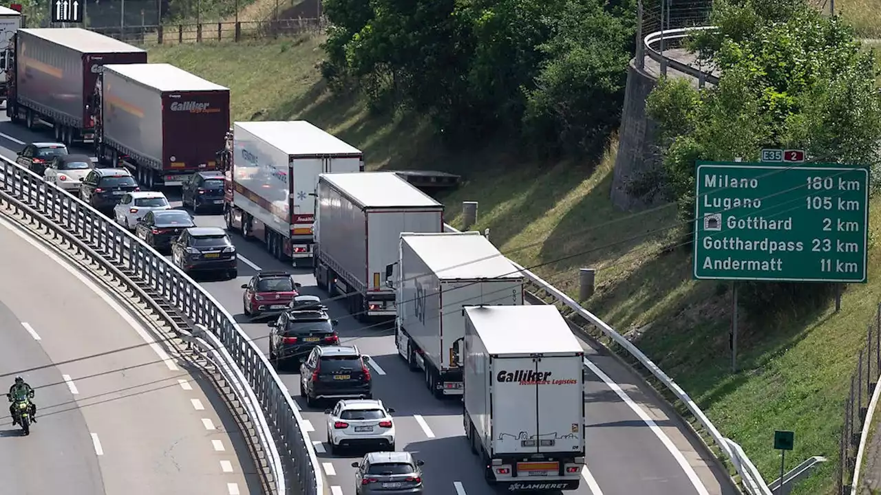 Wieder 10 Kilometer Stau vor Nordportal des Gotthardtunnels