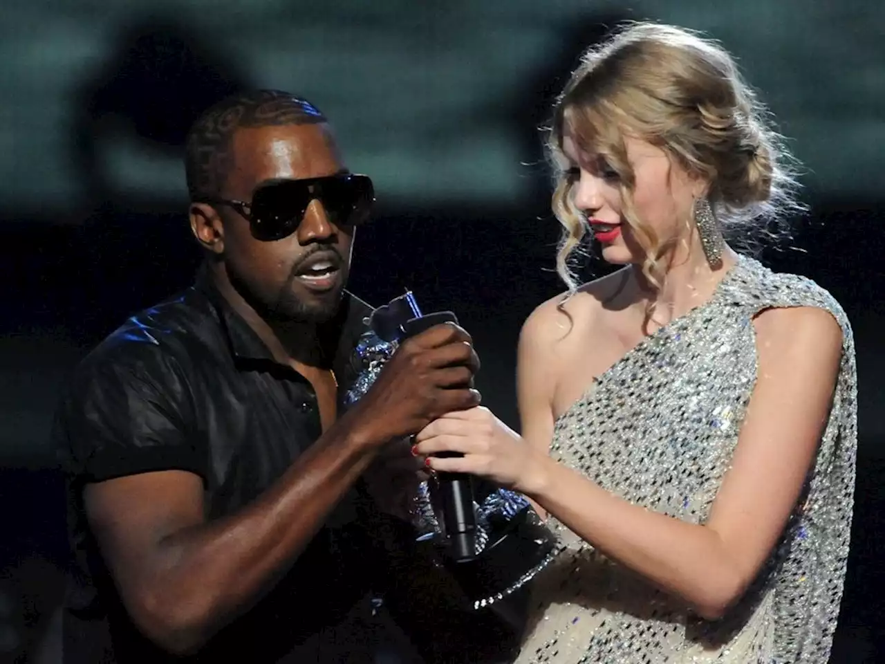 Taylor Swift laughs at idea of ending Kanye West feud