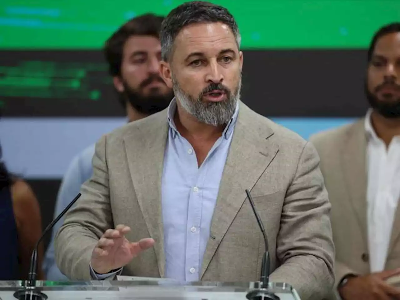 La sconfitta dell’estrema destra in Spagna: Vox perde 19 seggi, ora il leader Abascal rischia