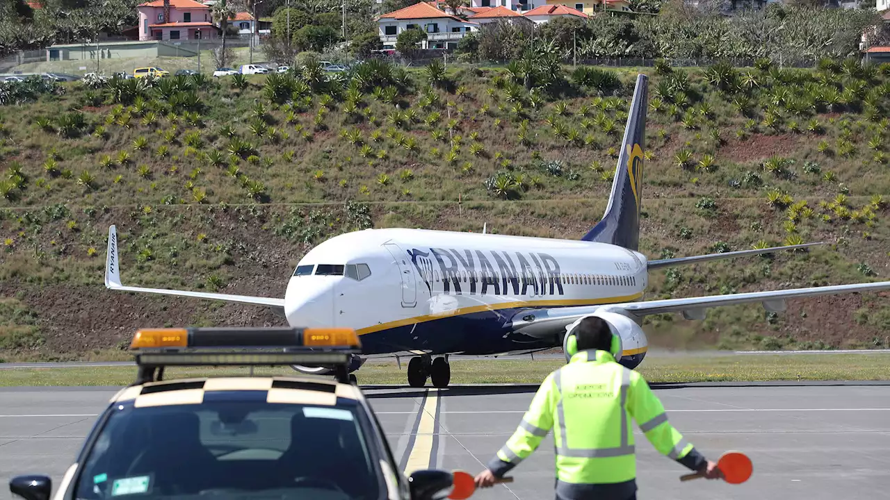 Lucros da Ryanair mais do que triplicam para 663 milhões