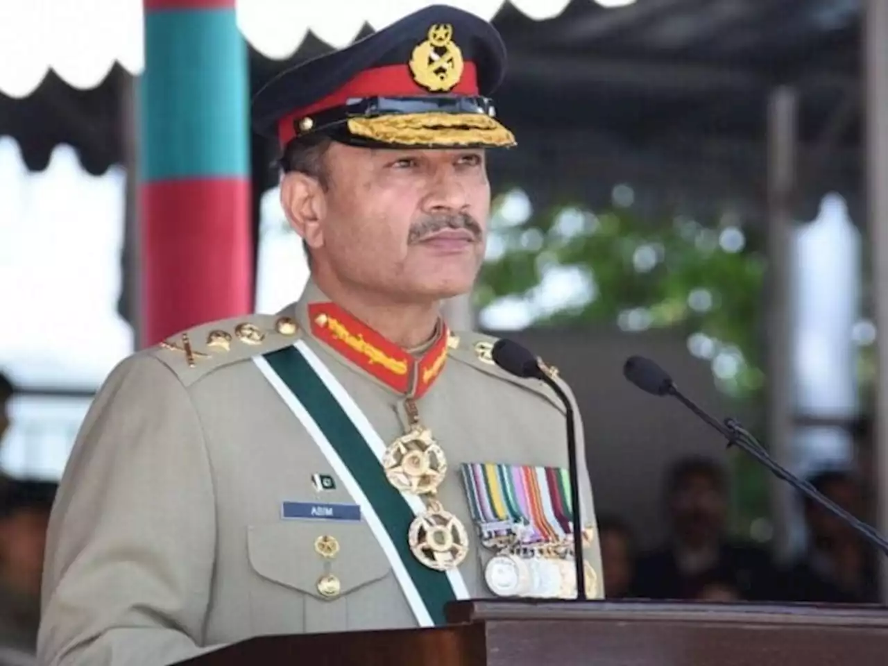 پاکستان کو موجودہ بحران سے نکال کر دم لیا جائے گا، آرمی چیف - ایکسپریس اردو