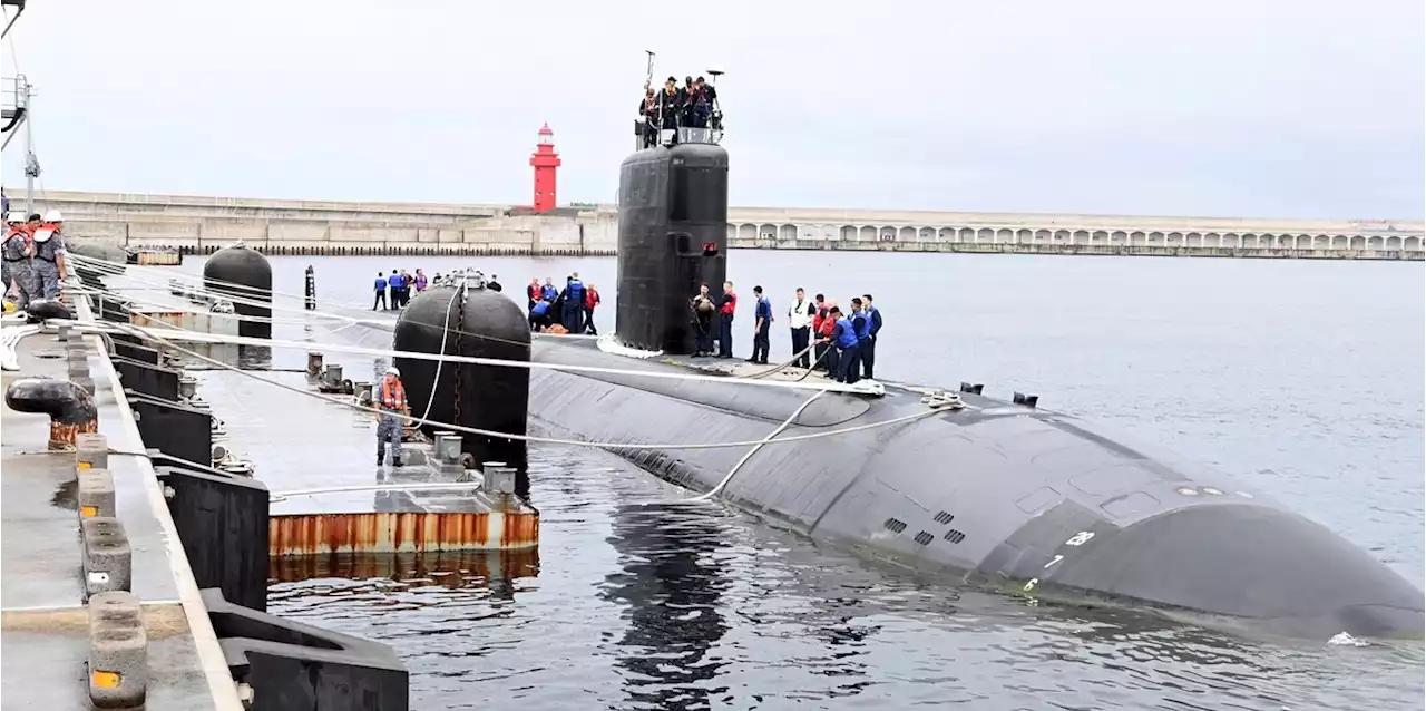 La Corea del Nord ha lanciato altri due missili balistici nel mare a largo della propria costa orientale in risposta all'arrivo di un sottomarino statunitense in Corea del Sud - Il Post