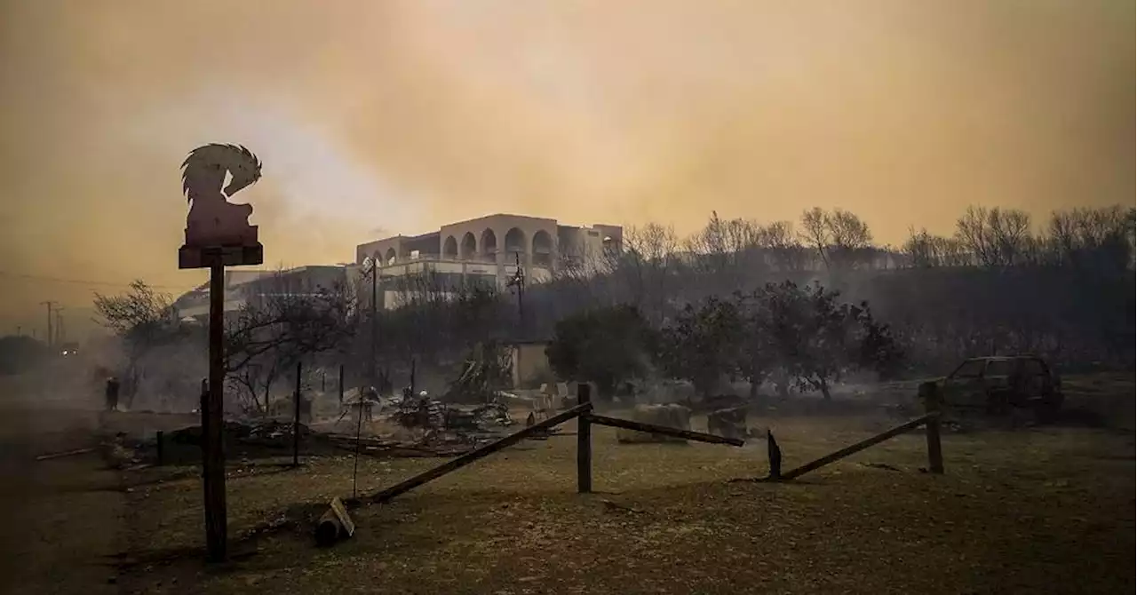 Incendies en Grèce : le Quai d’Orsay se mobilise pour 'faciliter le départ' des ressortissants français