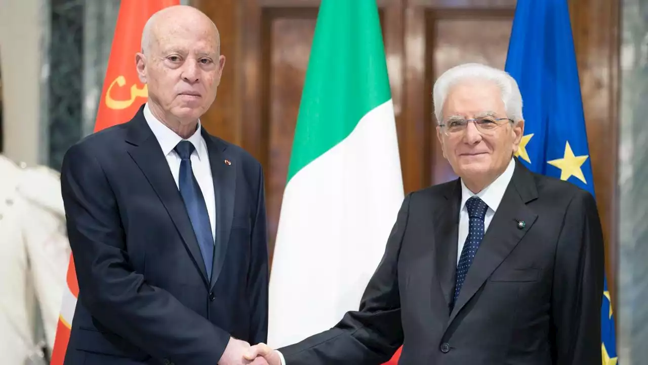 Mattarella: “Italia al fianco di Tunisi nelle sfide importanti”