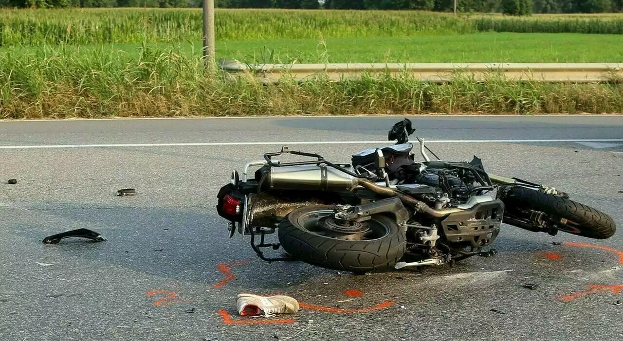 Incidente stradale a Vignola: moto vola sul marciapiede e centra una donna, morta Monica Pioppi