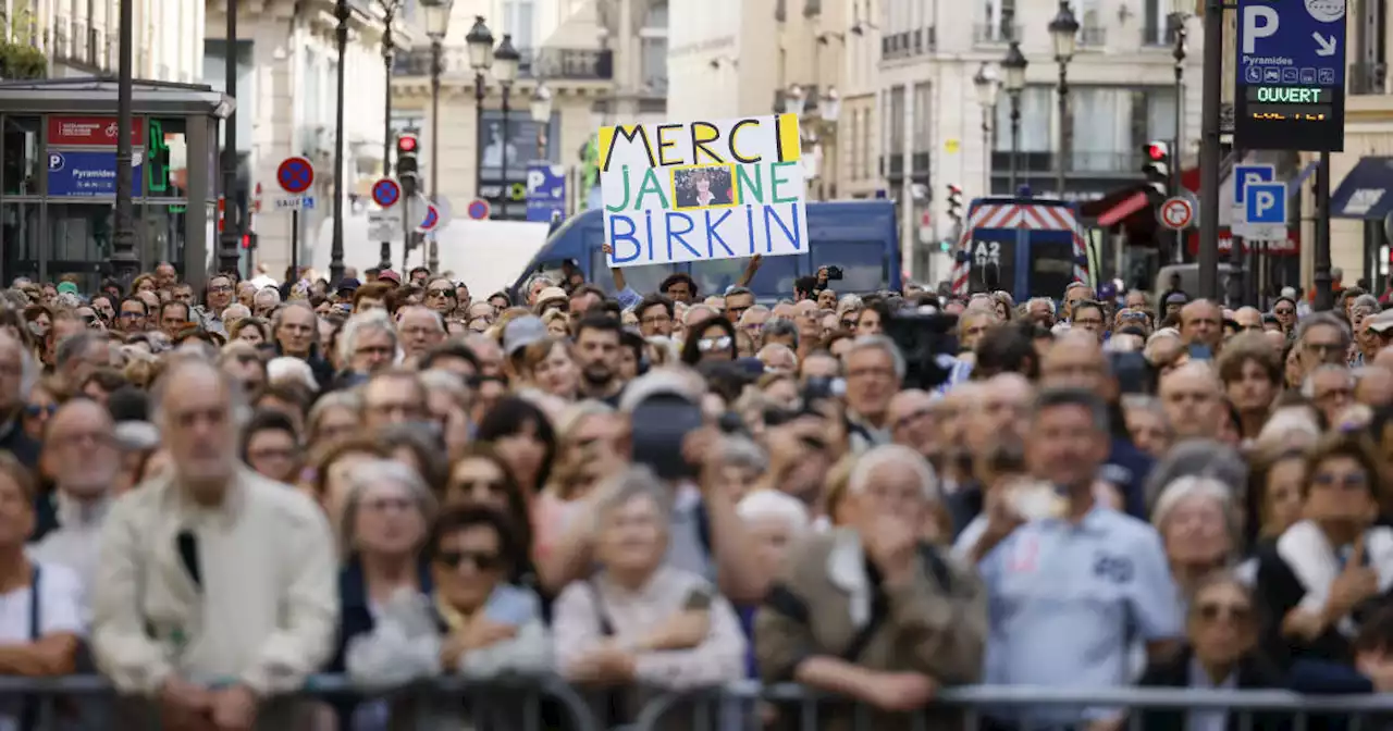 Obsèques de Jane Birkin : « Merci », « Jane Forever »… La France dit adieu à son Anglaise préférée