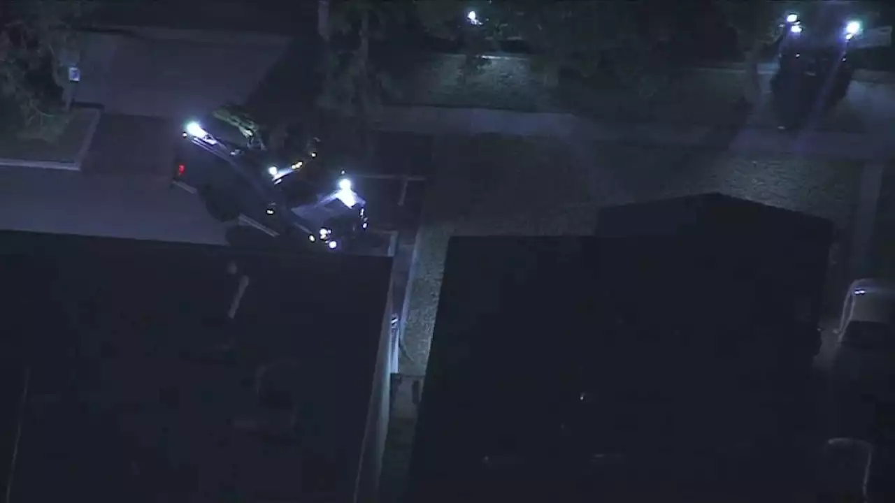 Man claiming to be armed barricades inside Glendale home