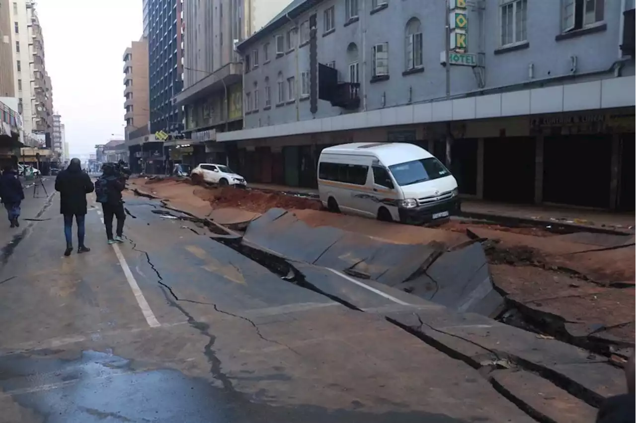 LIVE | Joburg explosion: Site affected by blast to remain without power until underground work is complete | News24