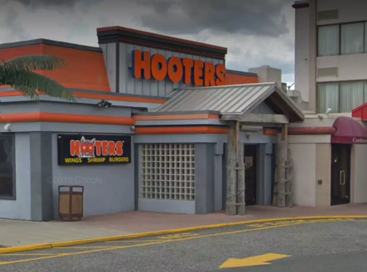 Teen called in 2 fake bomb threats to Hooters, cops say