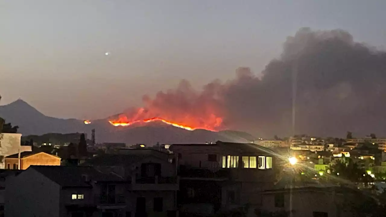 Waldbrände: Evakuierungen auf nächsten griechischen Inseln