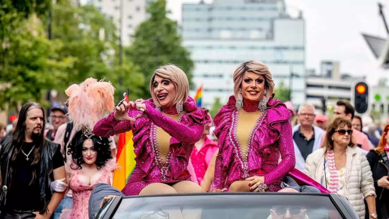 Roze Maandag in 20 foto’s: dragqueens, puppy’s, Frans Bauer en Sieneke