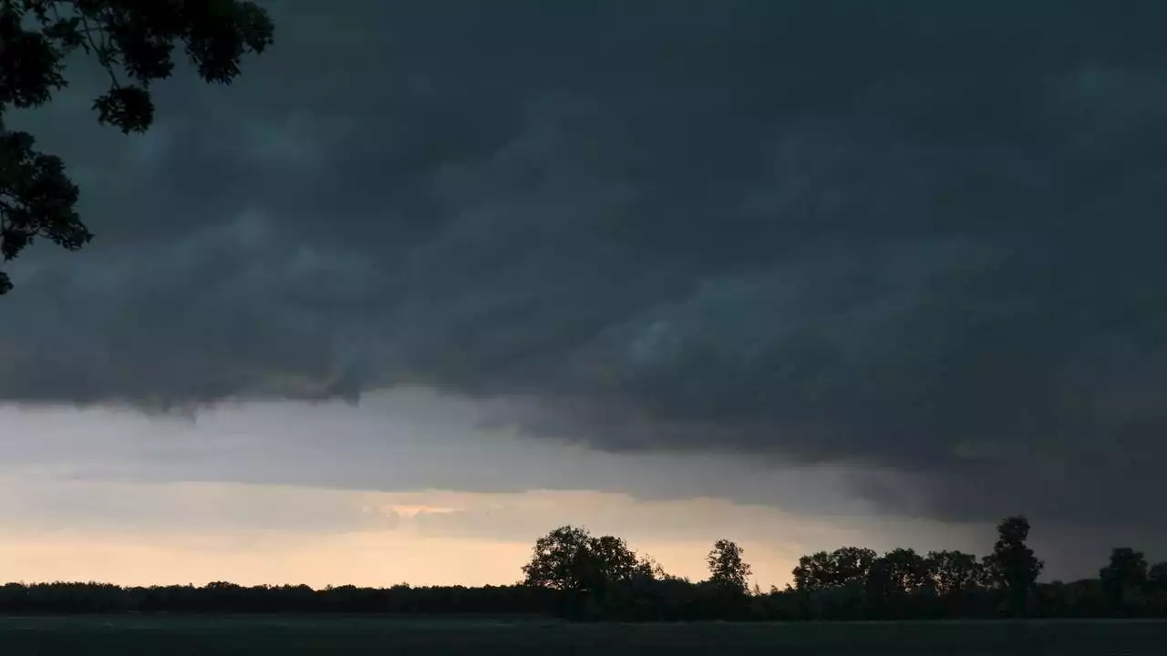 Waarschuwing voor stevige onweersbuien, met hagel en windstoten