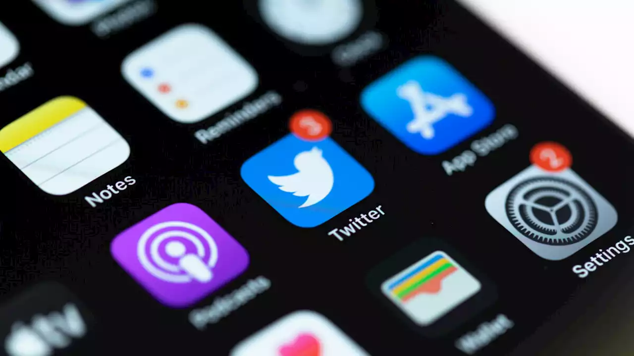 Twitter sets a limit to the number of DMs an unverified user can send