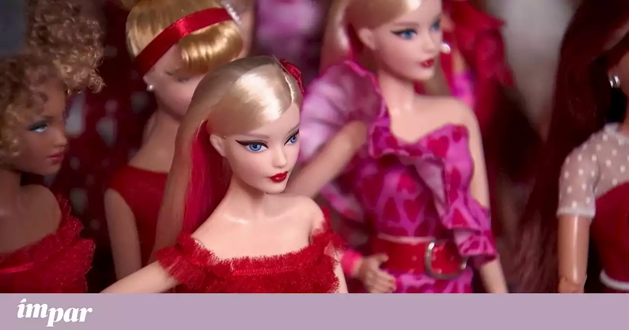 Barbie é distribuída nas escolas britânicas e especialistas estão preocupados