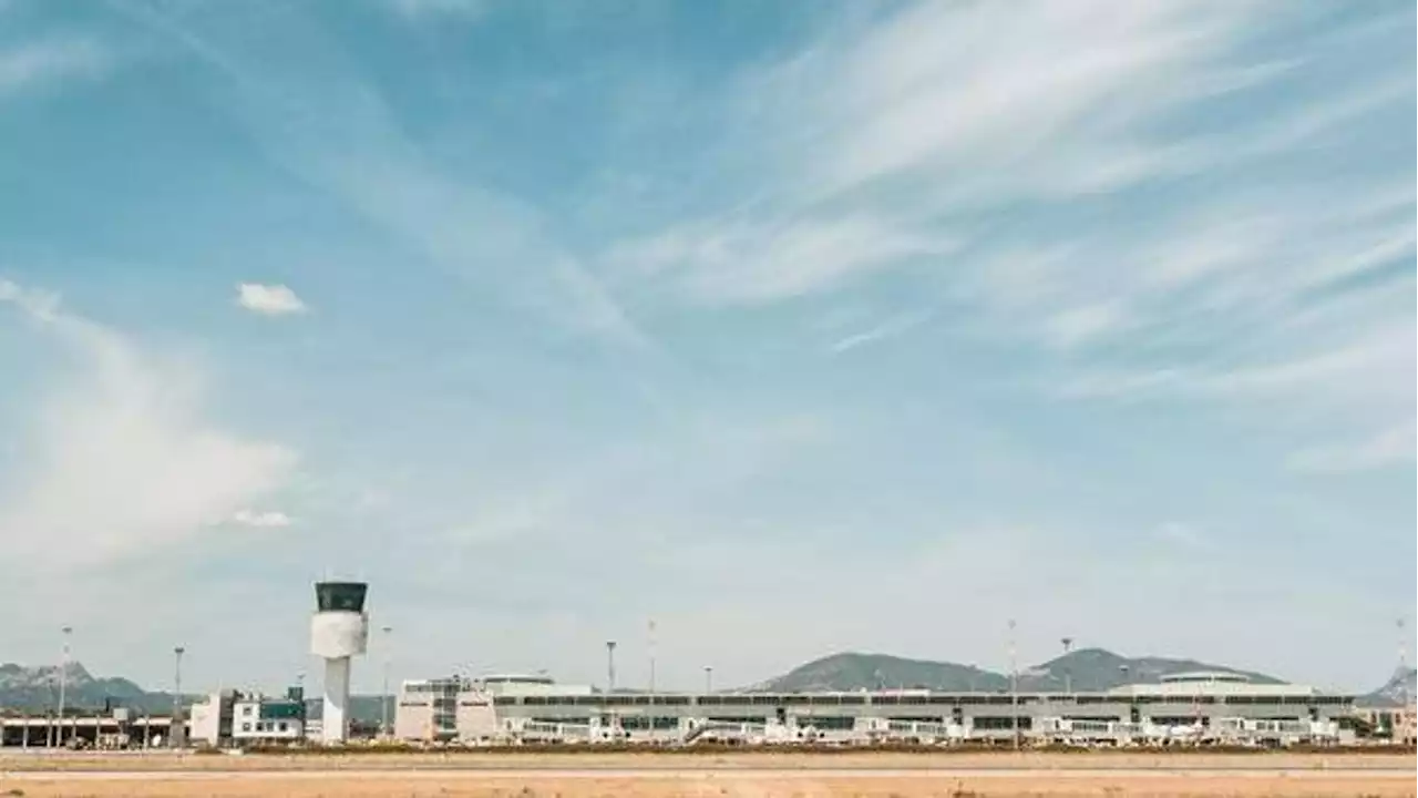 Aeroporto Olbia, la pista è rovente e tre voli non atterrano