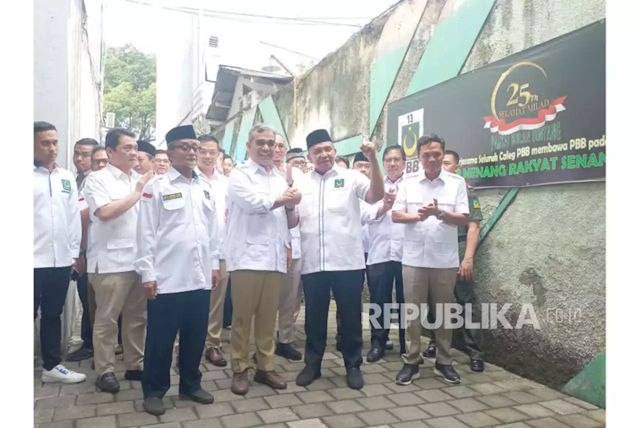 Sambangi PBB, Petinggi Gerindra Disambut Teriakan 'Prabowo Menang, Rakyat Senang' |Republika Online