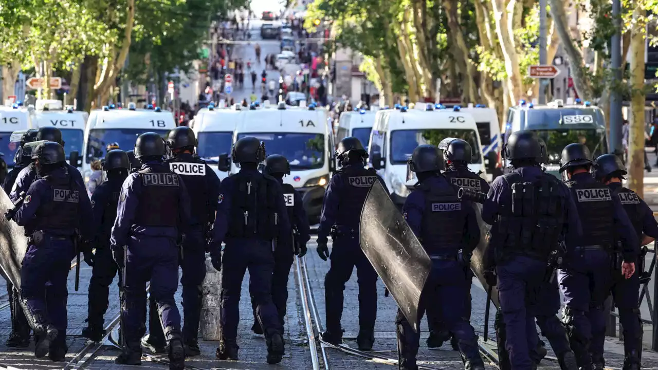 Détention d'un policier en France: indignation après les propos du patron de la police