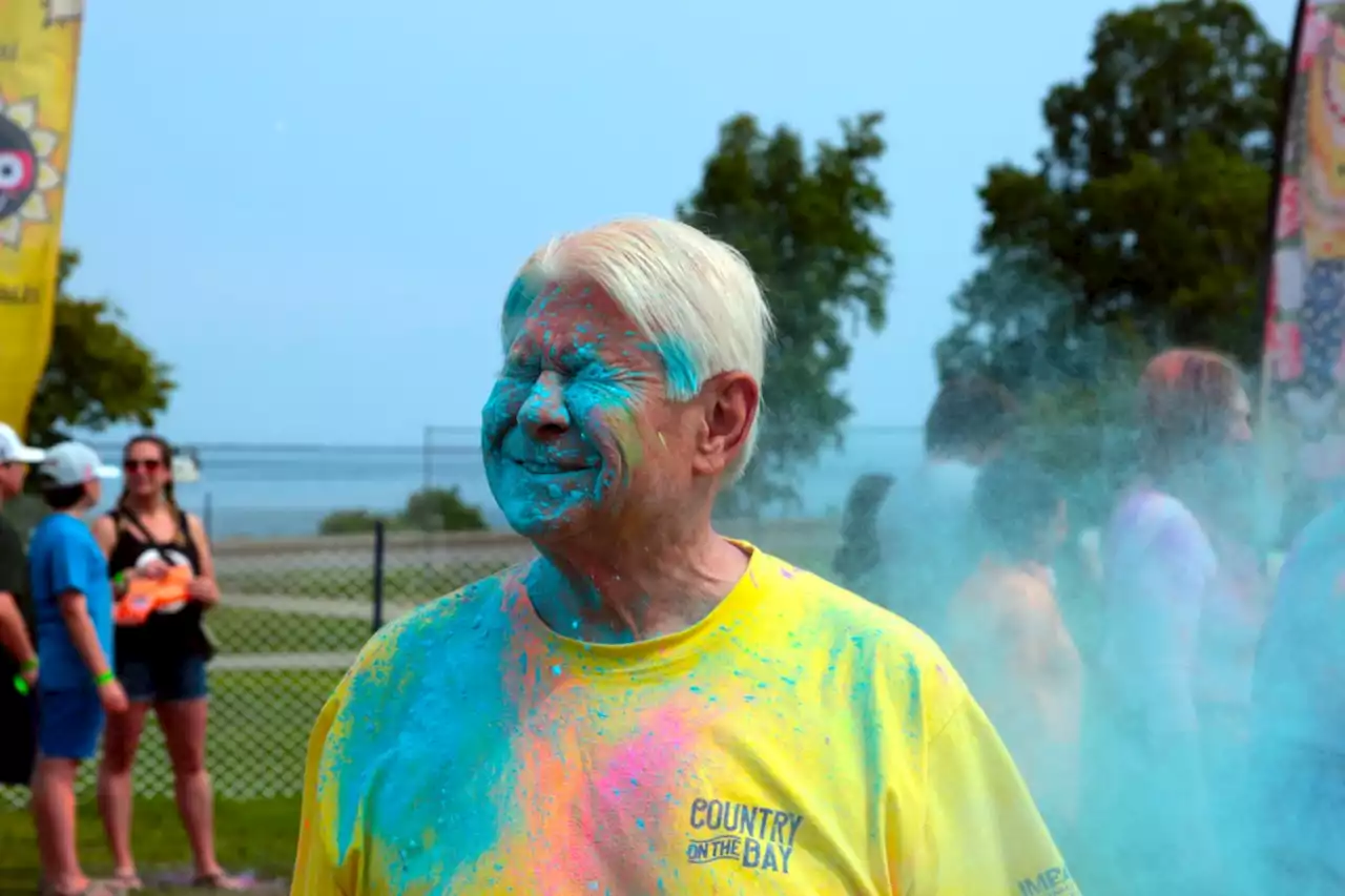 Hundreds throw their worries to the wind at Festival of Colours (33 photos)