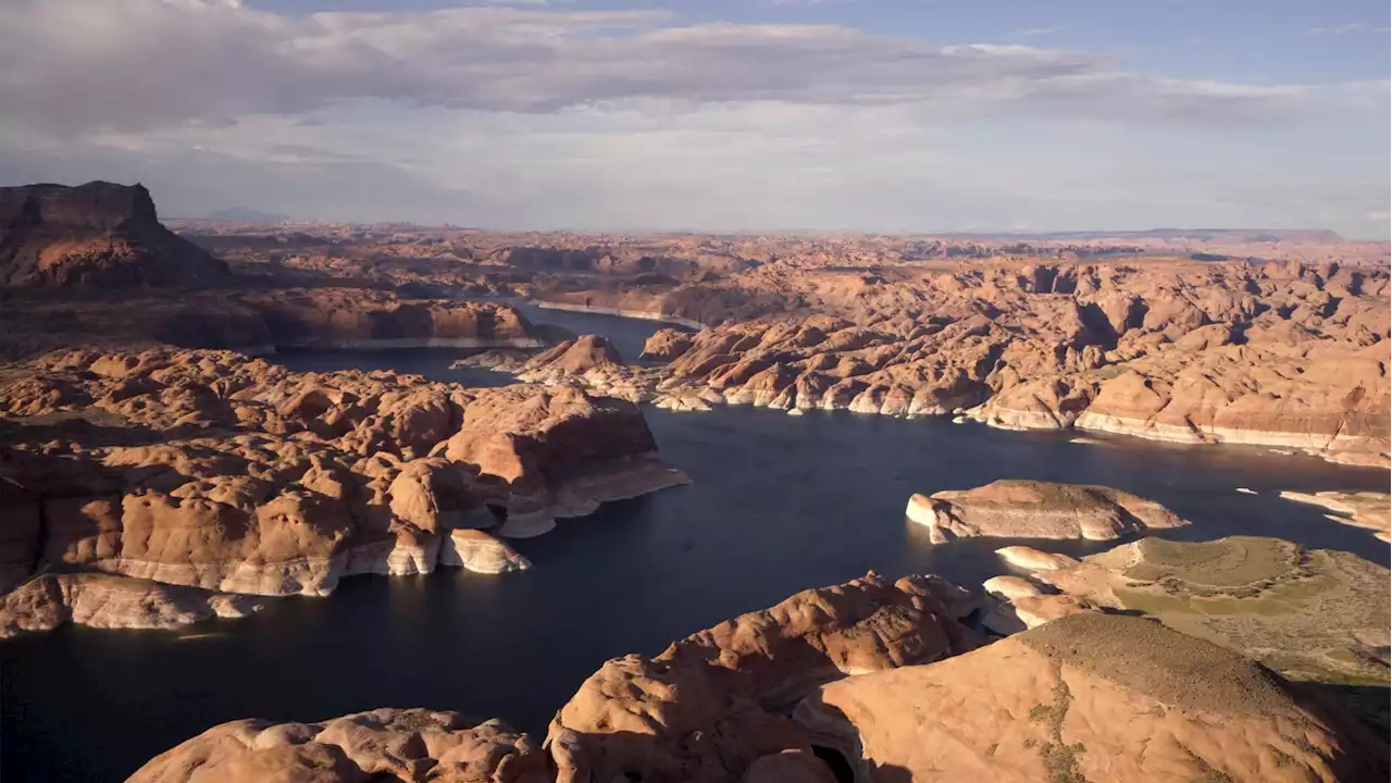 Ohio Man Dies After Jumping Off 50-Foot Cliff Into Utah’s Lake Powell