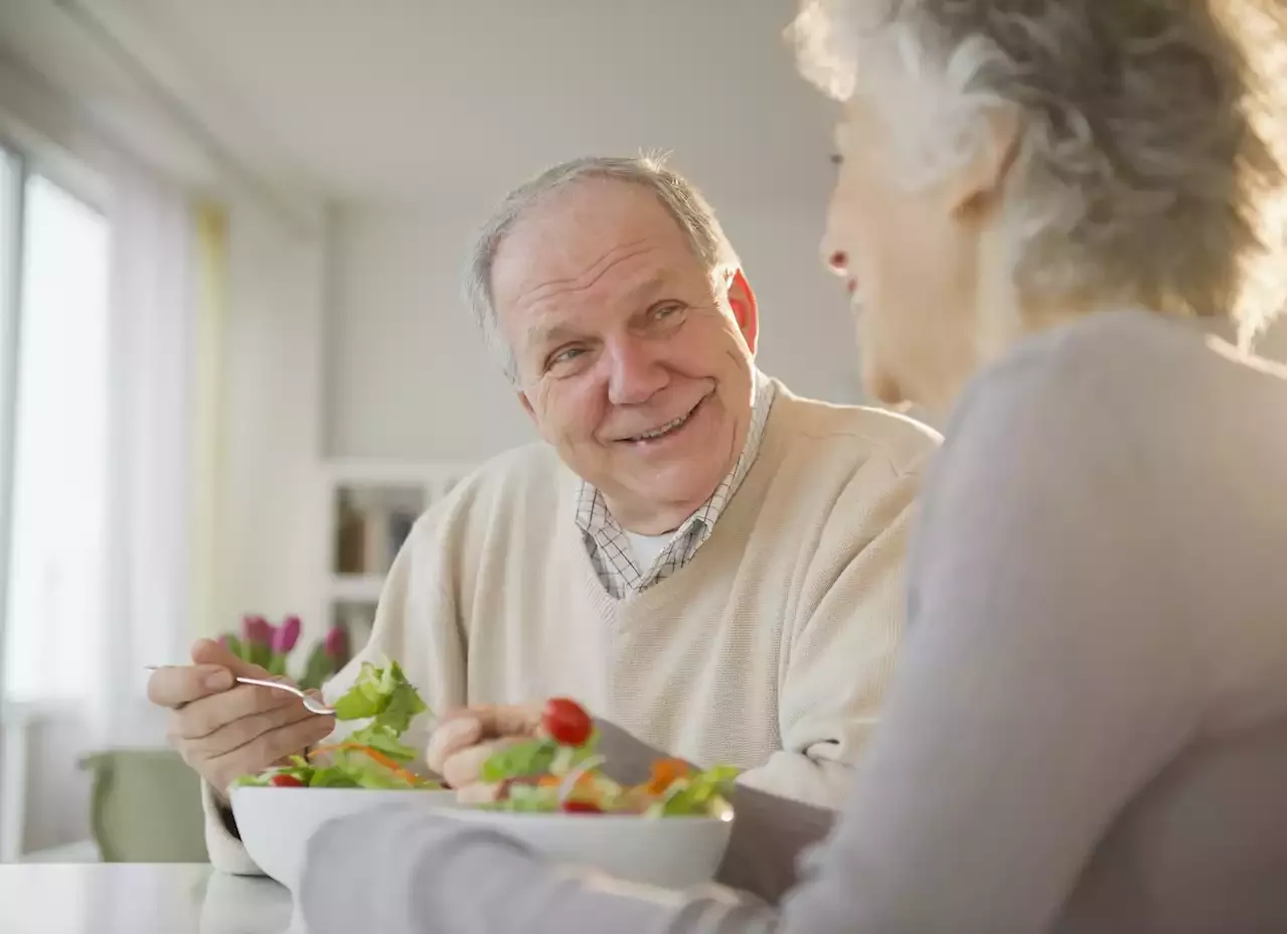 The littleknown symptom of dementia you can spot while eating dinner