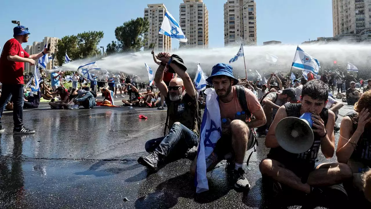 Vor Abstimmung: Wasserwerfer gegen Demonstranten in Israel