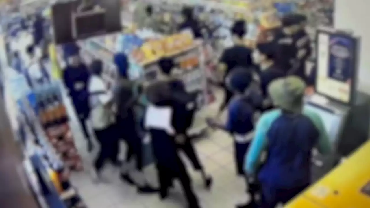 Mob of teenagers ransack 7-Eleven in Inglewood, surveillance video shows