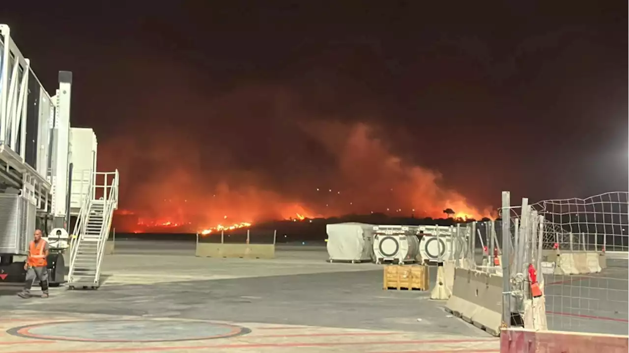 إيطاليا تعاني الحرائق والعواصف.. مقتل شخصين وإغلاق مطار باليرمو