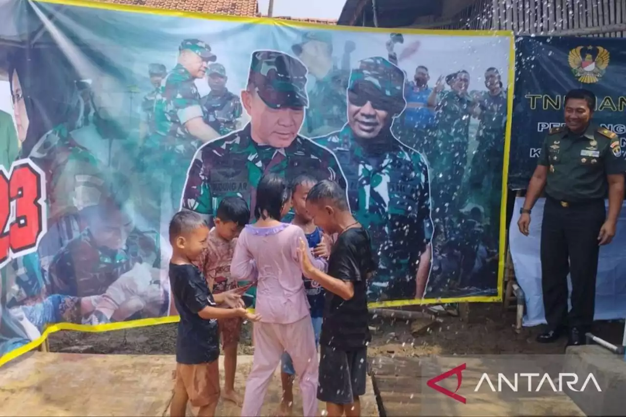 Warga Kertajaya Bekasi nikmati fasilitas air bersih program TNI