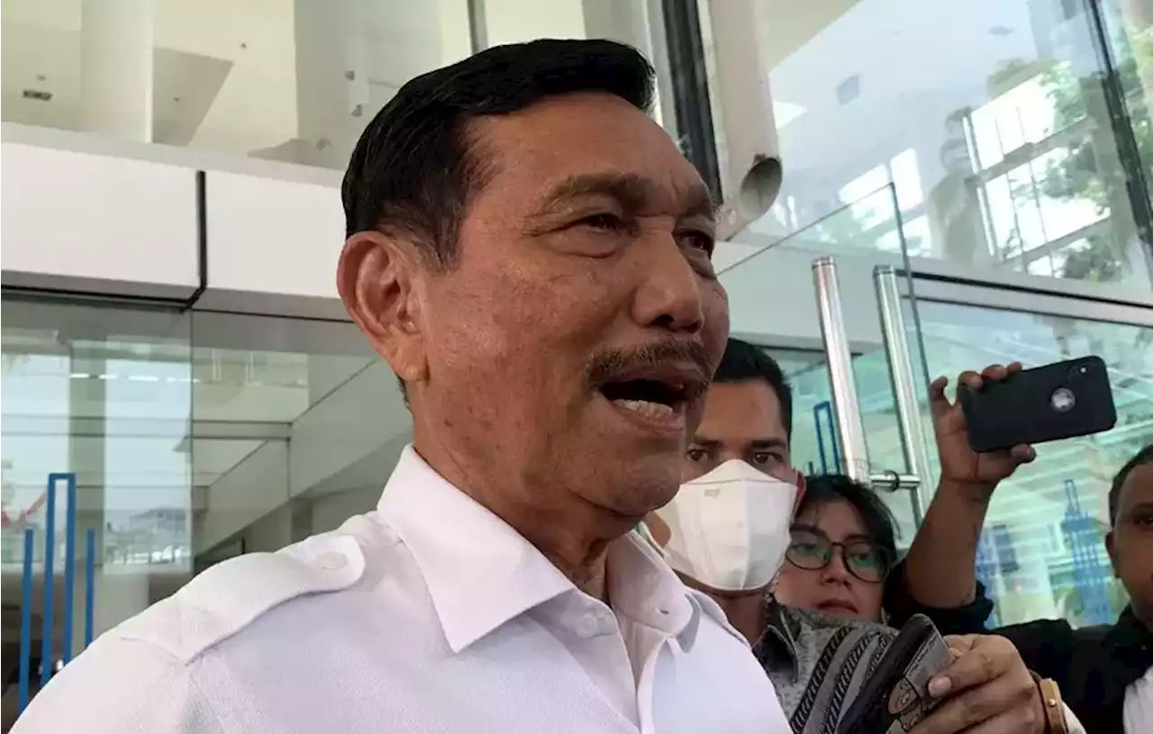 Luhut Minta Pungutan Retribusi Wisman untuk Pengelolaan Sampah di Bali